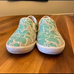 💫 Bucketfeet Slip on Sneakers 💫